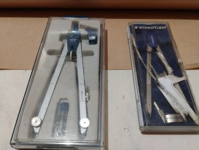 2 compassos cis 303  e staedtler mars 554