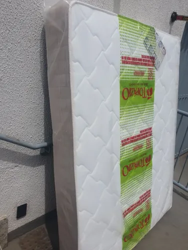 Cama casal com colchão de mola ensacada novo