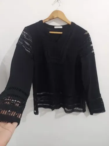 Blusa social preta com renda