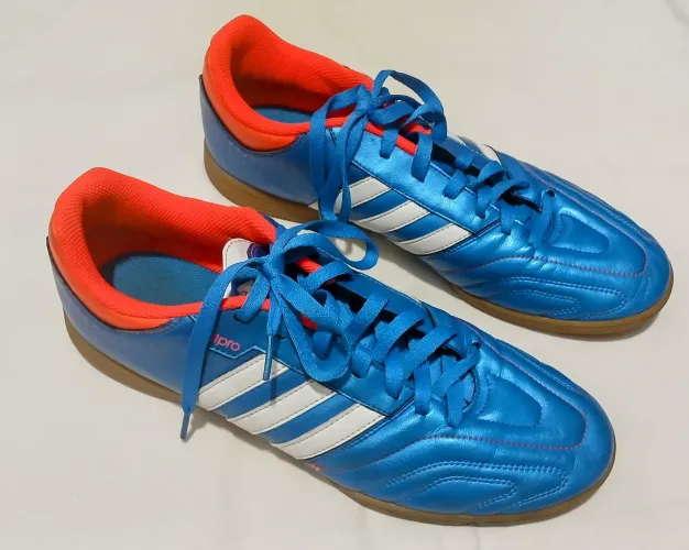 Chuteira Adidas
