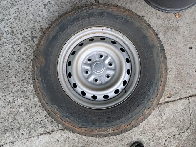 Roda de ferro aro 16 Mitisubishi L200 com pneu 225 75 16 Pirelli scorpion atr