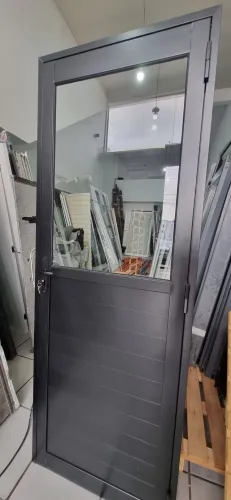 Porta de alumínio reforçado linha Gold 