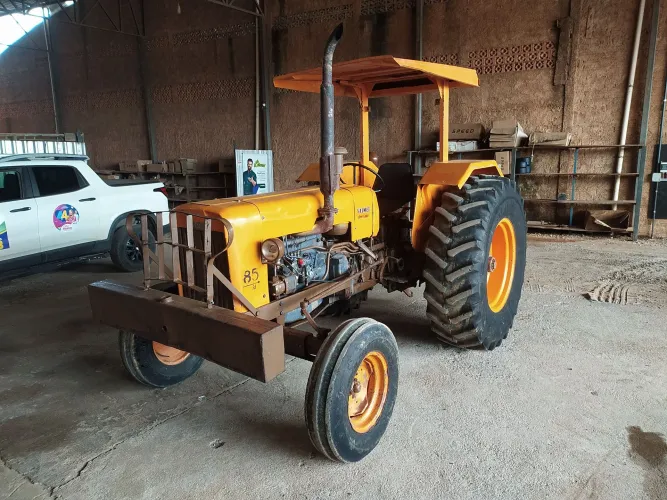 Trator Valmet 85 4x2 motor MWM em Ariquemes