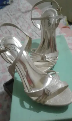 Sandália semi nova