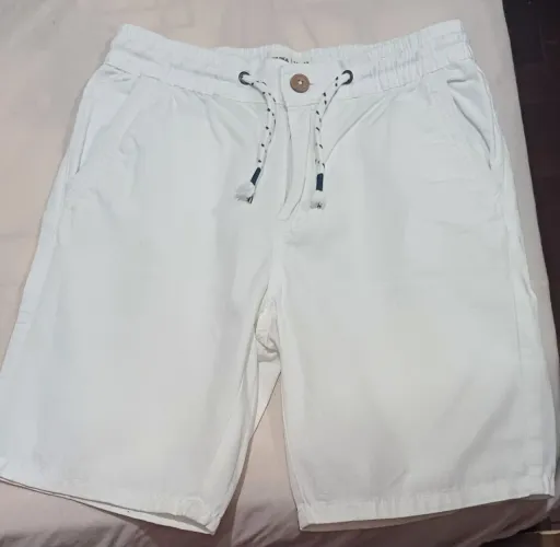 Bermuda branca infantil com cordão