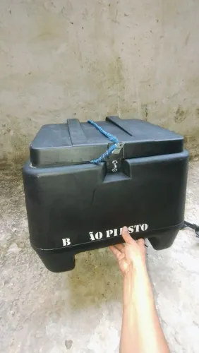 vendo baú 60 litros para entregas e suporte do baú para pop 100