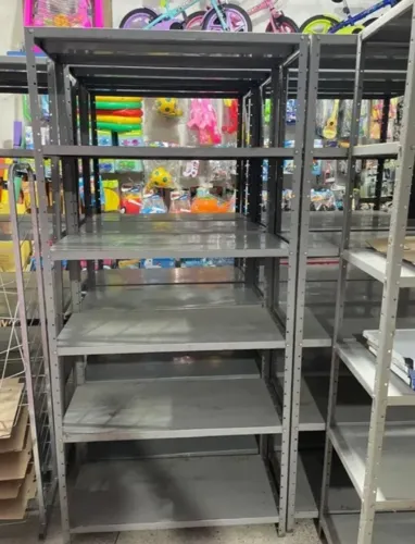 Estantes de aço reforçadas excelente estado