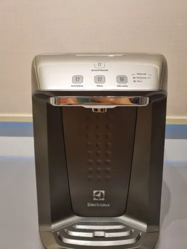 Bebedouro Electrolux água gelada e natural