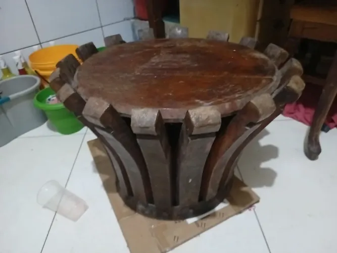 Mesa de centro em madeira maciça