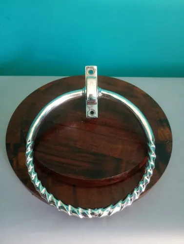 Antigo porta toalha circular em bronze com banho cromado 