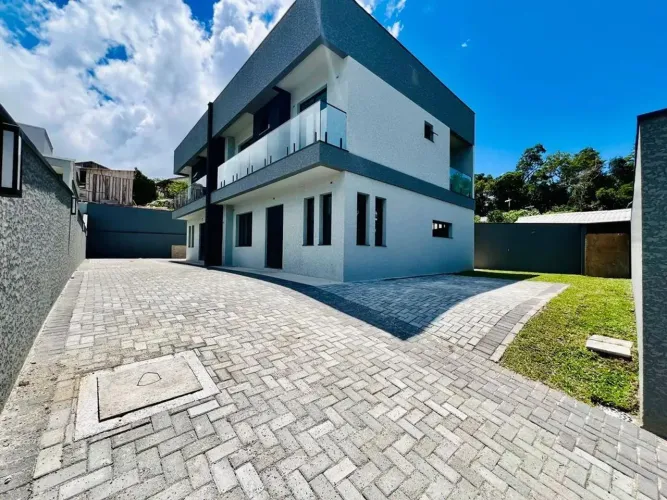 Casa em Condomínio com 3 Quarto(s) e 4 banheiro(s) para Alugar, 140 m² por R$ 5000 / Mês