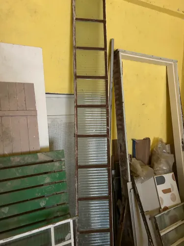 Porta de enrolar usada com molas 2,60 largura x 2,42 altura e bandeira de vidro com 31 cm