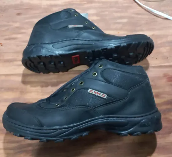 Coturno preto confortável 