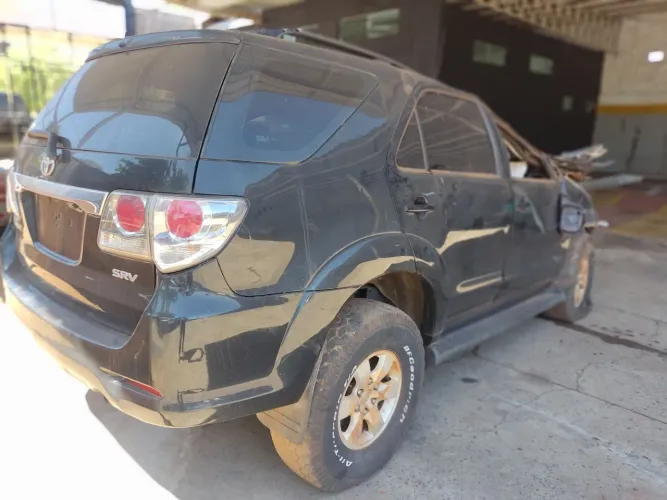 Sucata  Toyota Hilux SW4 parcel