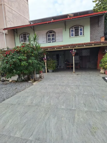 Casa de cima quase beira mar em Piúma ES 