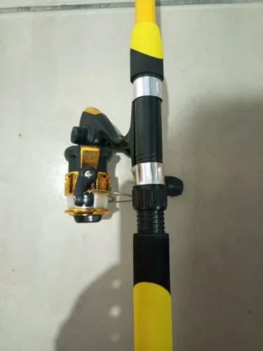 Vara de pesca nova na caixa