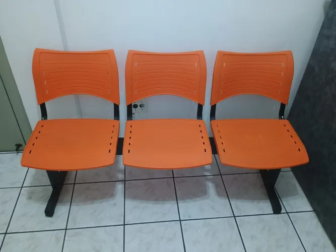 Longarina três lugares recepção espera