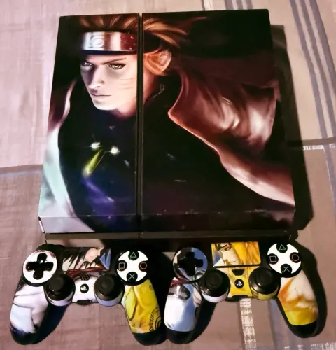 Console PS4 + 3 jogos + 2 controles + carregador controle