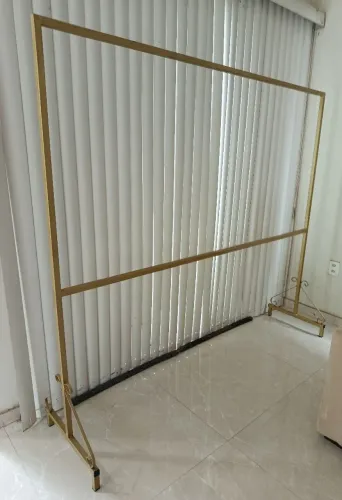 Arara de roupa nova - 2m x 1,80m