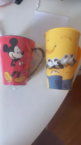 Canecas Mickey e Minions