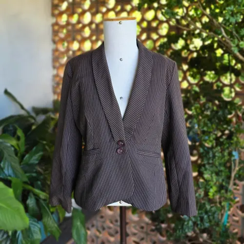 Blazer marrom risca de giz M brechó