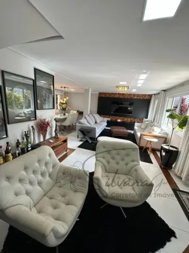 Sobrado a venda no condomínio Green Village com 4 súites e armarios planejados, Alto Ipira