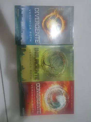 Livros: trilogia Divergente 