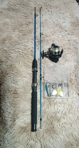 Vara de pesca com molinete novo