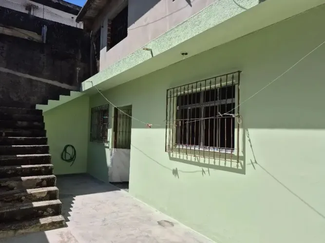 Linda casa com estrutra para Construção na Compensa prox de tudo