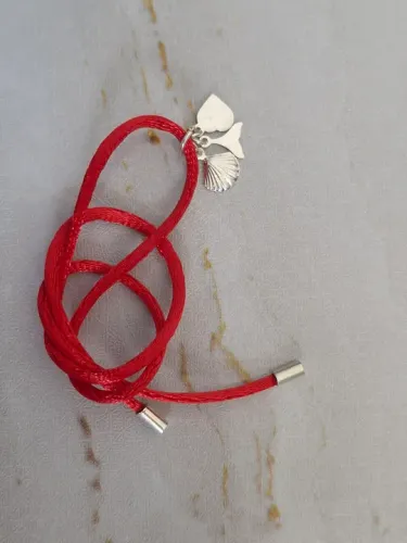 Pulseira de cetim com Pingentes e ponteira de prata 925.