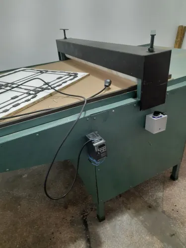 MÁQUINA CORTE E VINCO