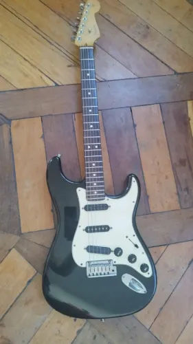 Guitarra Fender American Standard