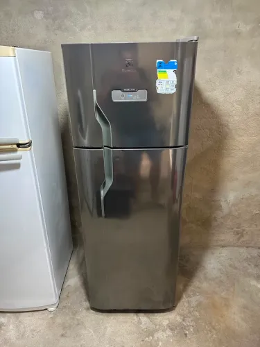 Geladeira Eletrolux Inox frostfree 310 litros