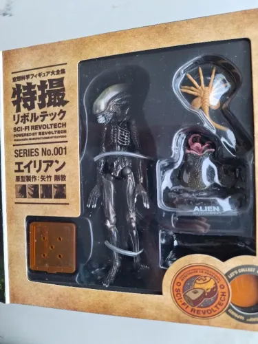 Boneco Alien SCI-FI Revoltech - Kaiyodo Series 001