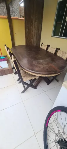 Mesa de madeira maçica 8 cadeiras