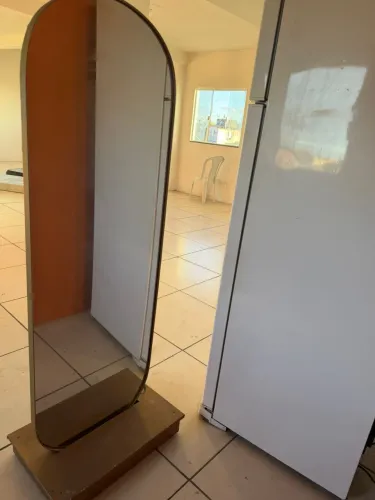 ?Espelho moderno arqueado em ótimo estado?