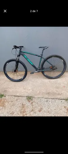 BICICLETA ARO 29 COM FREIOS HIDRÁULICOS MOVIMENTO CENTRAL INTEGRADO  NÃO FAÇO TROCA OK