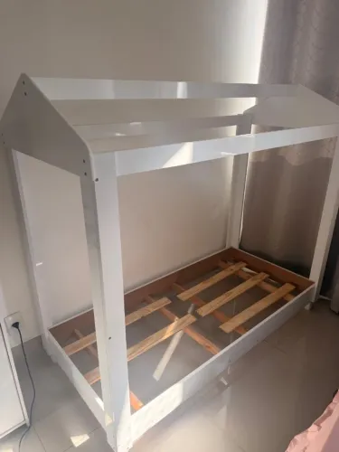 Cama montessoriana infantil