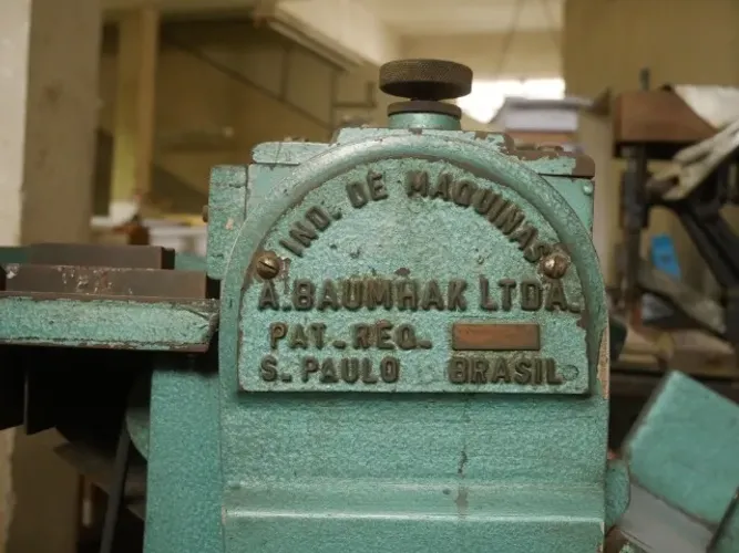 Máquina de Relevo Americano Baumhak - Clássica Industrial - Raridade