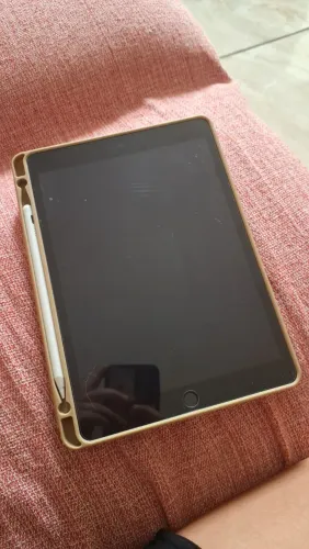 Vendo Ipad 9 64gb Esta em estado de novo 