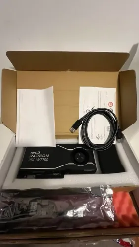 AMD Radeon PRO W7700 16GB GDDR6 (ECC) - Com Fatura e Procedência