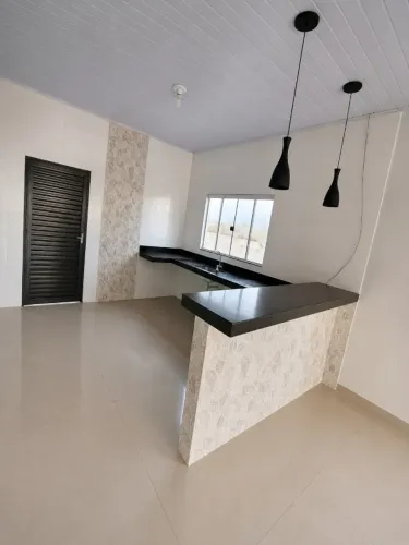 ALUGO CASA NO FLAMBOYANT 1 *