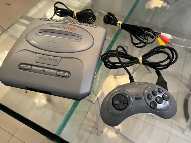 Mega drive cinza  com 43 jogos na memória 