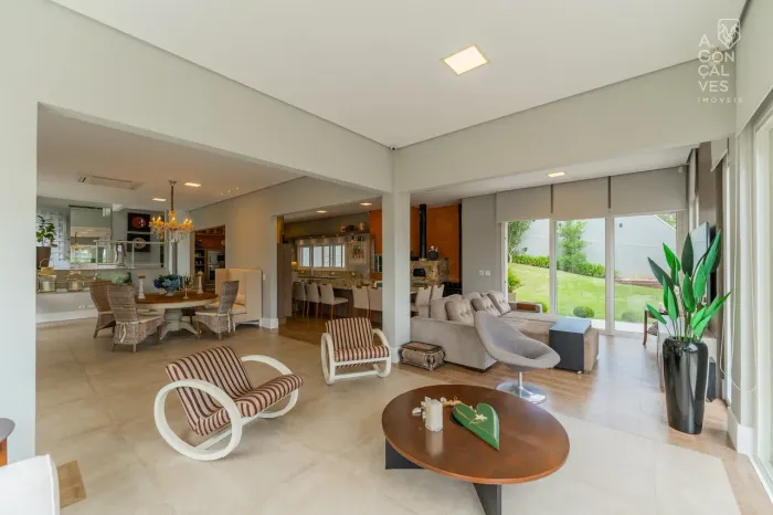 Casa em Condomínio Vila Torres, 04 Suítes, 06 Vagas, Piscina, Campo Comprido, Curitiba