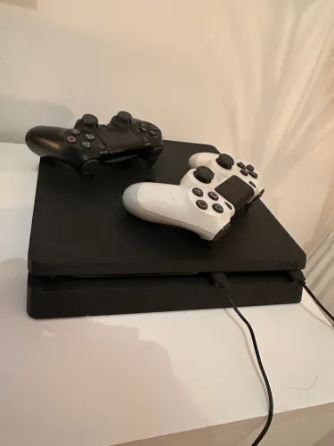 Ps4 slim +2 controles + jogos