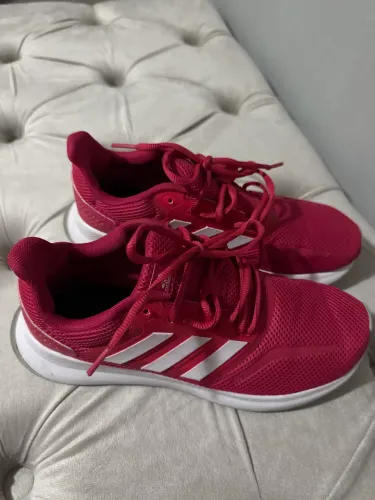 Tênis adidas