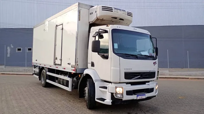 Volvo VM 220 2013 Baú Frigorífico Pavan Thermo King MD-300