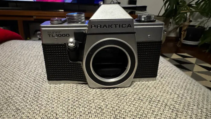Câmera analógica PRAKTICA TL1000 sem lente