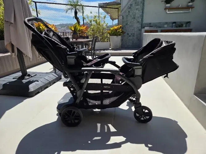 Carrinho de bebê para gemeos