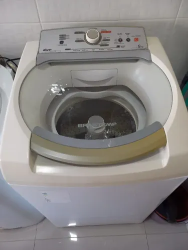 Máquina de lavar roupas.